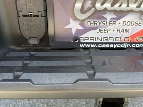 Used 2024 Nissan Frontier SV w/ Technology Package image 11