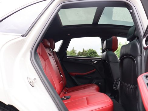 Used 2023 Porsche Macan Turbo AWD/4WD image 17