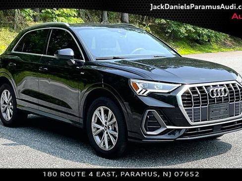 Used 2023 Audi Q3 2.0T Premium w/ Convenience Package AWD/4WD image 9