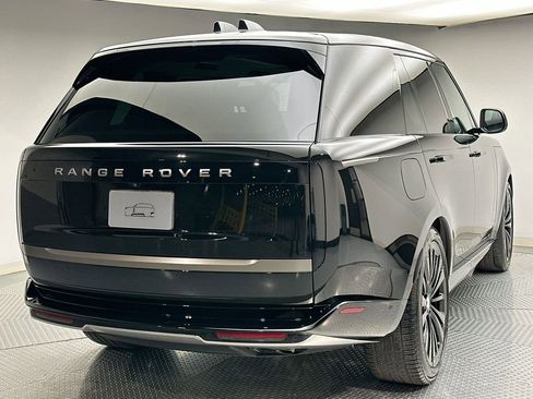Used 2024 Land Rover Range Rover SE image 3