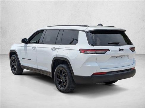 Used 2025 Jeep Grand Cherokee L Altitude RWD image 8