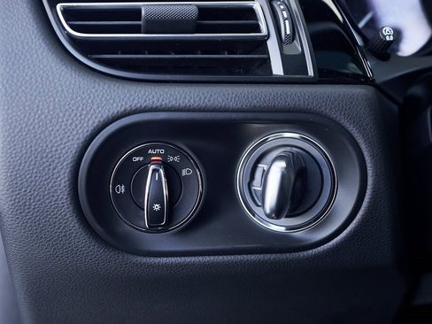 Used 2024 Porsche Macan image 38