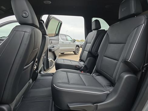 New 2026 Buick Enclave Sport Touring w/ LPO, Floor Liner Package AWD/4WD image 15