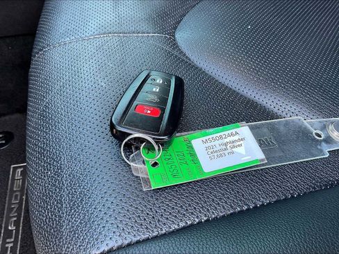 Used 2021 Toyota Highlander Limited image 19