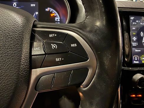 Used 2020 Jeep Grand Cherokee Altitude AWD/4WD image 19