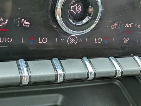 Used 2025 GMC Acadia Elevation FWD image 27