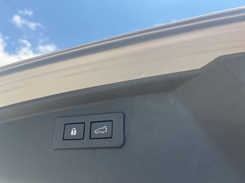 Used 2025 Subaru Outback Limited AWD/4WD image 10