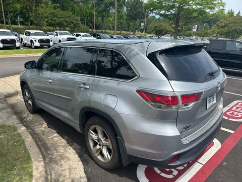 Used 2015 Toyota Highlander Limited FWD image 4