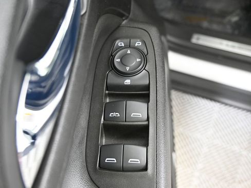 Used 2020 Chevrolet Equinox Premier AWD/4WD image 19
