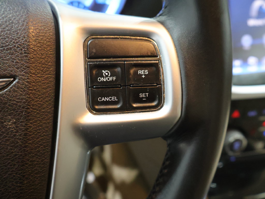 Used 2013 Chrysler 300 AWD w/ Driver Convenience Group image 34