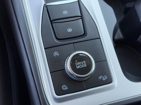 Used 2023 Ford Explorer XLT image 21