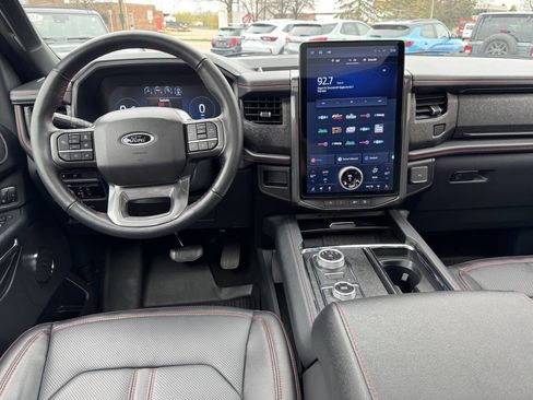 Used 2024 Ford Expedition Limited image 12