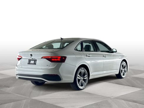 Certified 2023 Volkswagen Jetta SE w/ Panoramic Sunroof Package FWD image 8