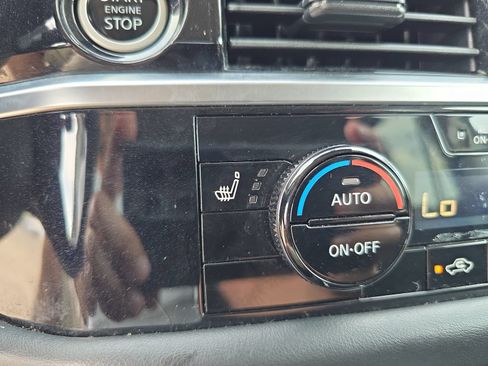 Used 2024 Nissan Pathfinder SV AWD/4WD image 19