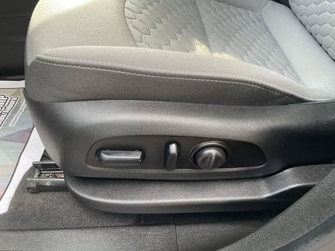 Used 2019 Chevrolet Equinox LS AWD/4WD image 14