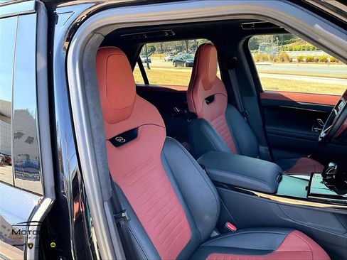 Used 2024 Land Rover Range Rover Sport image 9