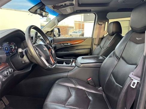 Used 2017 Cadillac Escalade ESV Luxury image 16