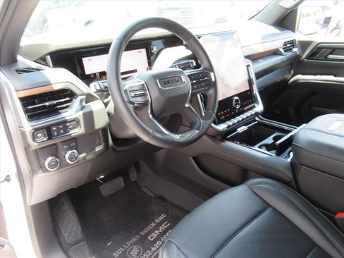 Used 2025 GMC Yukon XL Denali RWD image 14