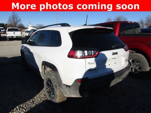 Used 2020 Jeep Cherokee Trailhawk image 3