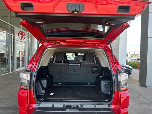 Used 2021 Toyota 4Runner SR5 AWD/4WD image 17