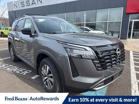 New 2026 Nissan Pathfinder SL image 2