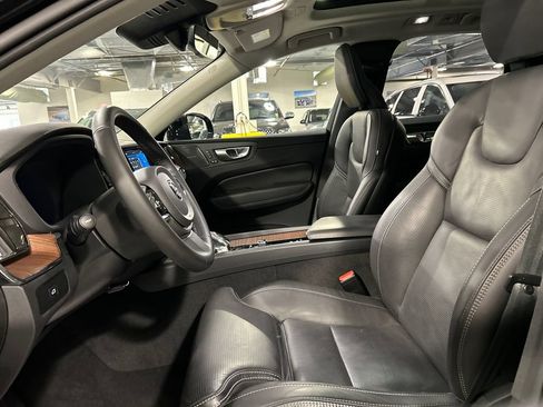 Certified 2024 Volvo XC60 B5 Ultimate w/ Protection Package Premier AWD/4WD image 10