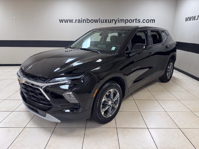 Used 2025 Chevrolet Blazer LT FWD image 3