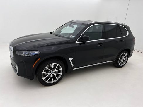 Used 2026 BMW X5 xDrive50e w/ Climate Comfort Package AWD/4WD image 2