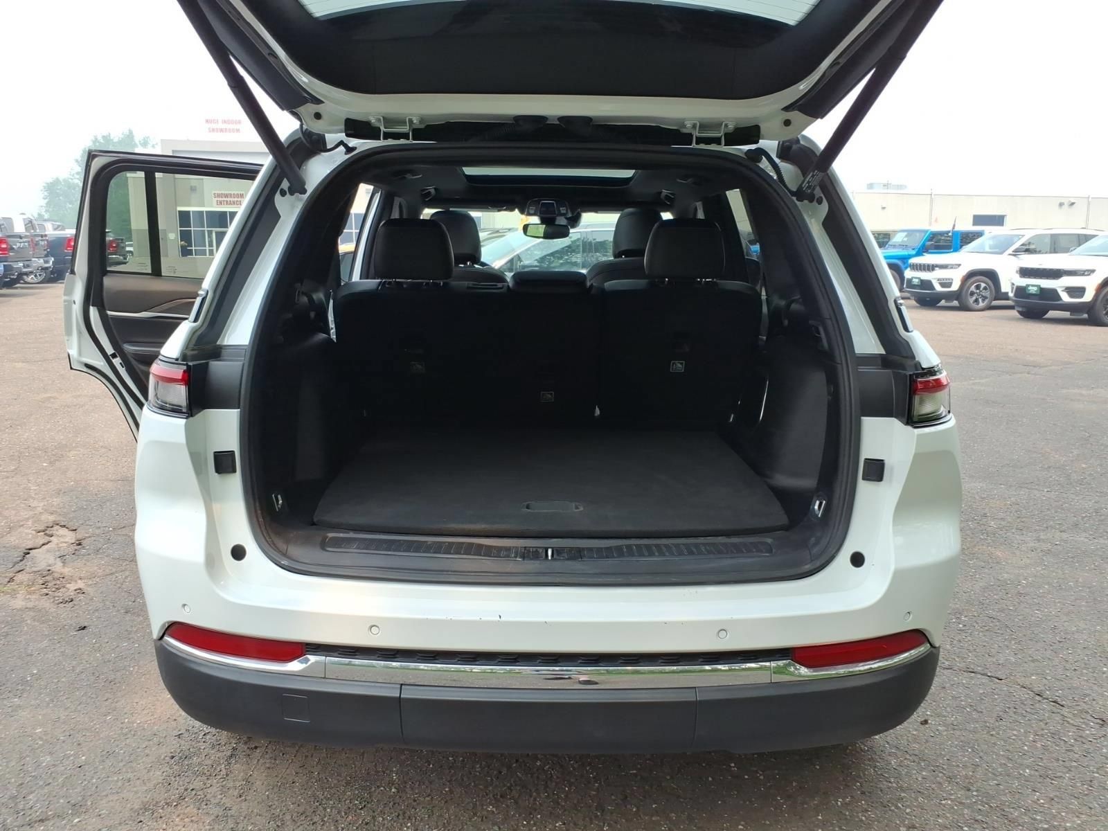 Used 2024 Jeep Grand Cherokee Limited 4xe AWD/4WD image 16