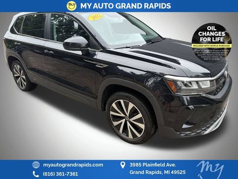 Used 2022 Volkswagen Taos SE AWD/4WD image 1
