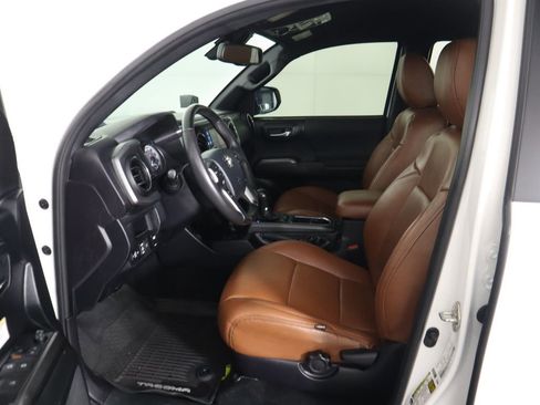 Used 2019 Toyota Tacoma TRD Off-Road image 20