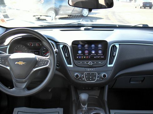 Used 2024 Chevrolet Malibu LT image 36