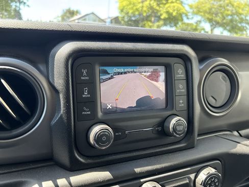 Used 2022 Jeep Wrangler Sport AWD/4WD image 18