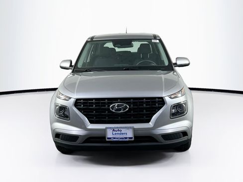 Used 2023 Hyundai Venue SE image 2