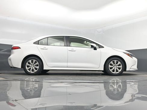 Used 2020 Toyota Corolla LE image 16
