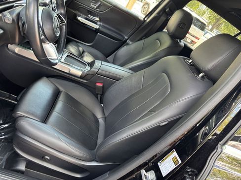 Used 2025 Mercedes-Benz GLB 250 image 37
