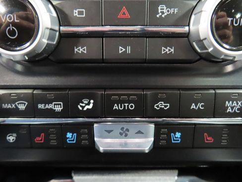 Used 2025 Ford F250 Lariat w/ Black Appearance Package AWD/4WD image 73