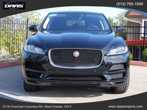 Used 2020 Jaguar F-PACE Prestige image 2