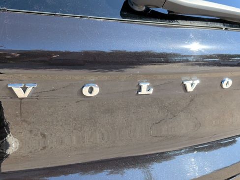 Used 2020 Volvo XC40 T4 R-Design image 13