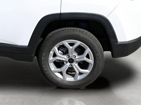 New 2026 Jeep Compass Latitude image 9