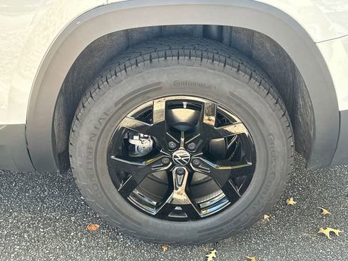 Certified 2025 Volkswagen Atlas Peak Edition SE image 20