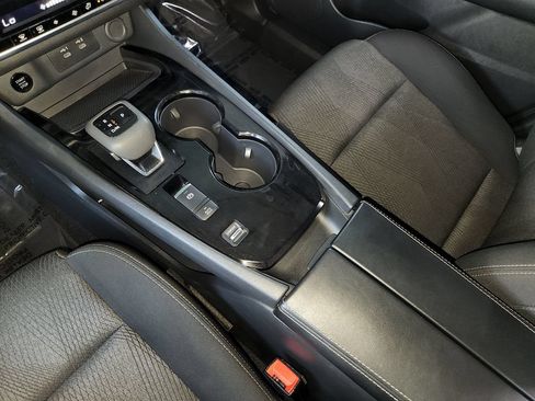 Used 2025 Nissan Rogue SV FWD image 22
