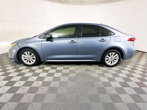 Used 2025 Toyota Corolla LE w/ LE Premium Package FWD image 6