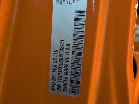 Used 2025 Jeep Wrangler Sport S image 36