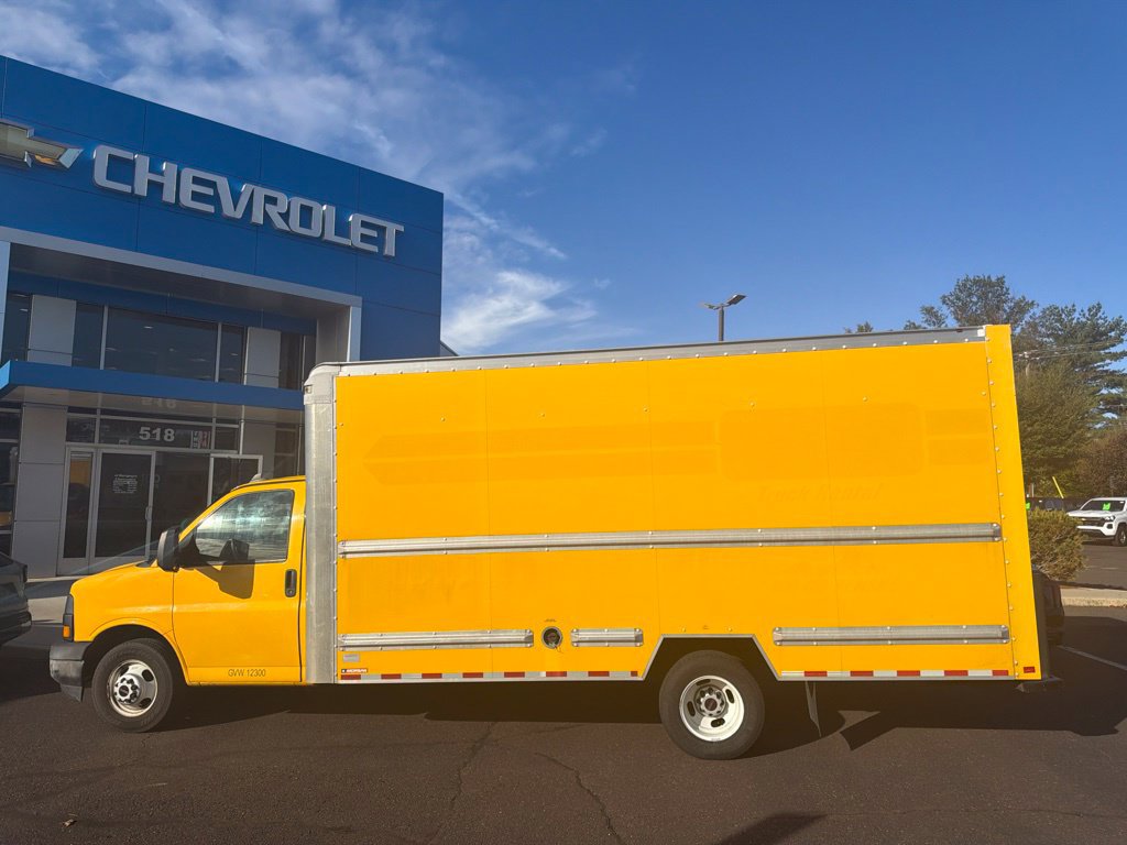 Used 2019 GMC Savana 3500 Extended w/ Driver Convenience Package RWD image 2