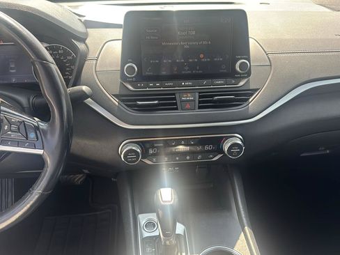 Used 2019 Nissan Altima 2.5 SV FWD image 10