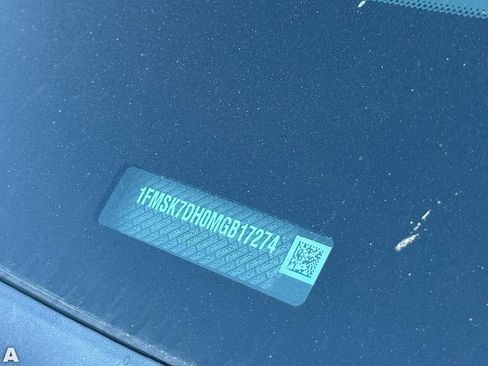 Used 2021 Ford Explorer XLT w/ Equipment Group 202A image 13