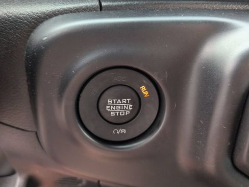 Used 2022 Jeep Wrangler Unlimited Sahara w/ Cold Weather Group AWD/4WD image 17