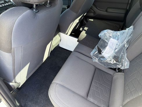 Certified 2025 Nissan Frontier SV image 17