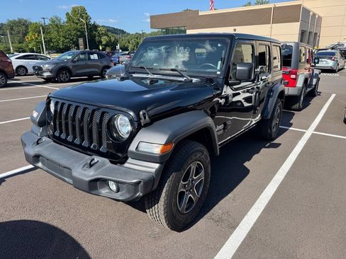 Used 2018 Jeep Wrangler Unlimited Sport S AWD/4WD image 2